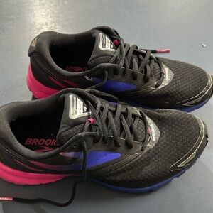 Brooks sneakers